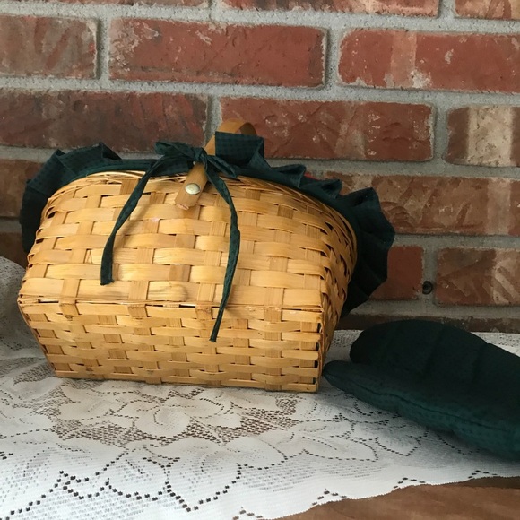 Rare VTG Handcrafted Santa Holiday Wicker Basket - Picture 6 of 11